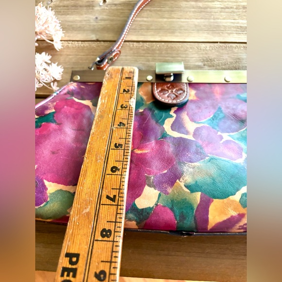 Patricia Nash Ferrara Floral Leather Shoulder Bag with metal clasp - Picture 13 of 16